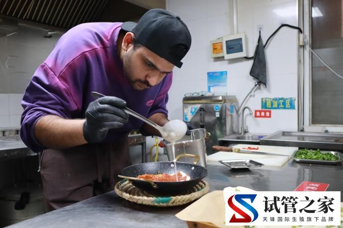 “巴铁”青年古城创业 烟火中寻文化交融“秘方”(图1)